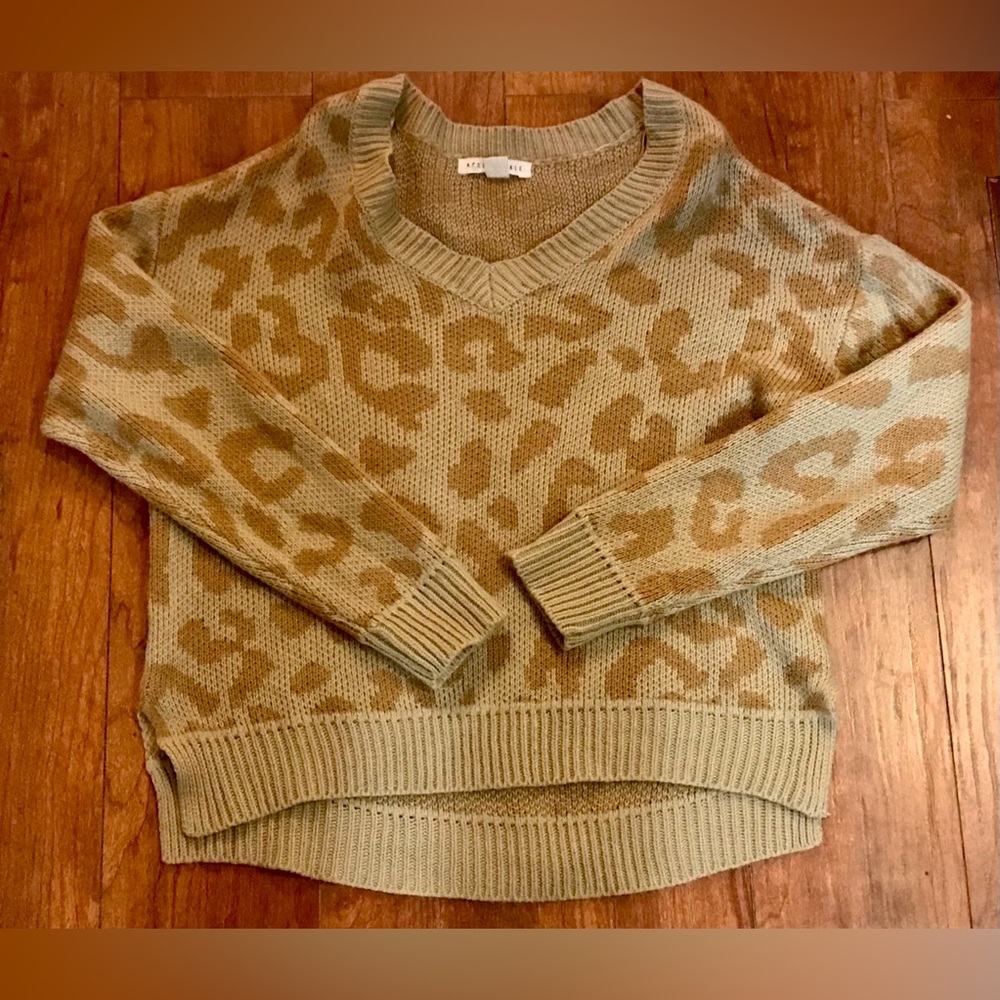 Aeropostale🦒 Print Hi-Lo Sweater
